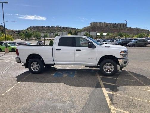 2025 RAM 2500 Big Horn Crew Cab 4x4 6'4' Box