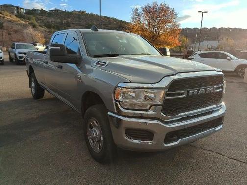 2024 RAM 3500 Tradesman Crew Cab 4x4 8 Box