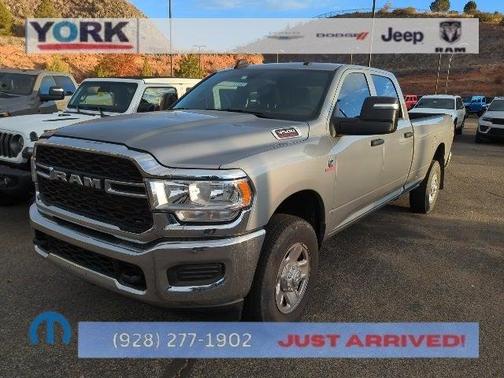 2024 RAM 3500 Tradesman Crew Cab 4x4 8 Box