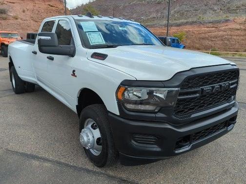 2024 RAM 3500 Tradesman Crew Cab 4x4 8 Box
