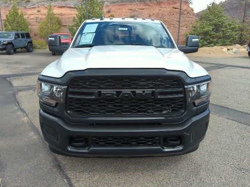 2024 RAM 3500 Tradesman Crew Cab 4x4 8 Box