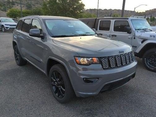 2022 Jeep Grand Cherokee Laredo