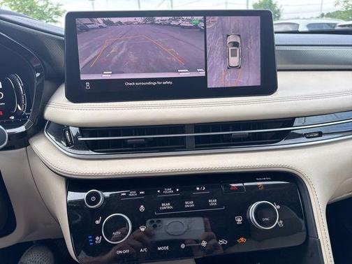 Majestic White 2023 INFINITI QX60 Luxe