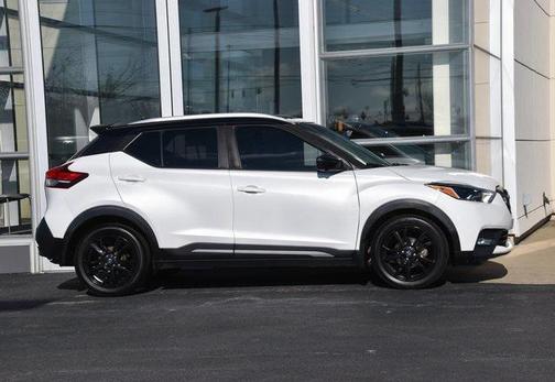 2020 Nissan Kicks SR