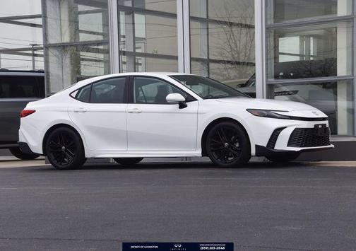 Ice Cap 2025 Toyota Camry SE