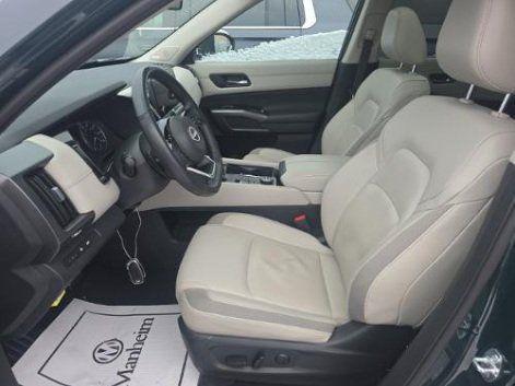 2023 Nissan Pathfinder SL 4WD