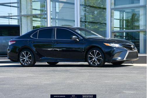 Midnight Black Metallic 2018 Toyota Camry SE