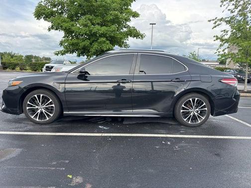 Midnight Black Metallic 2018 Toyota Camry SE