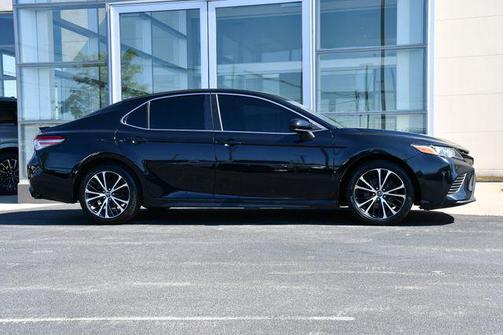 Midnight Black Metallic 2018 Toyota Camry SE
