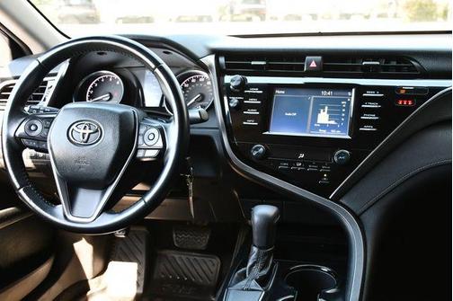 Midnight Black Metallic 2018 Toyota Camry SE