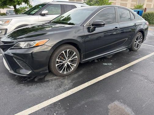 Midnight Black Metallic 2018 Toyota Camry SE