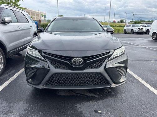Midnight Black Metallic 2018 Toyota Camry SE