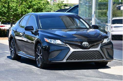 Midnight Black Metallic 2018 Toyota Camry SE