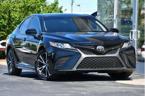 Midnight Black Metallic 2018 Toyota Camry SE