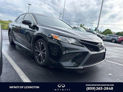 Midnight Black Metallic 2018 Toyota Camry SE