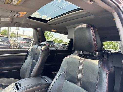 Predawn Gray Mica 2019 Toyota Highlander SE