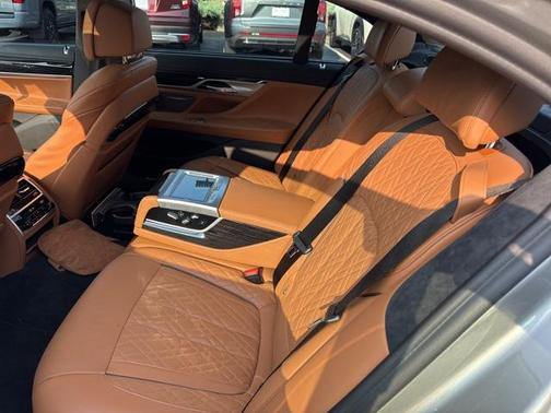 2022 BMW 750 i xDrive