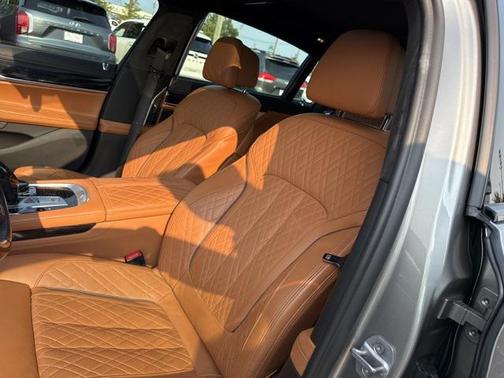 2022 BMW 750 i xDrive