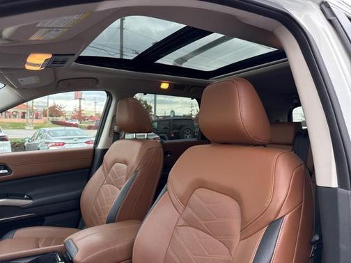 2023 Nissan Pathfinder Platinum 4WD