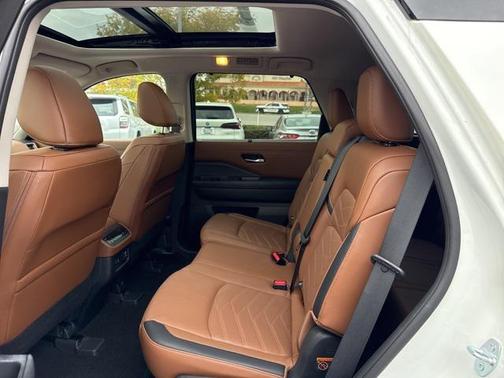 2023 Nissan Pathfinder Platinum 4WD