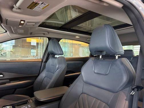 Boulder Gray Pearl/Black Diamond Pearl 2023 Nissan ARIYA PLATINUM+