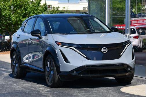 Boulder Gray Pearl/Black Diamond Pearl 2023 Nissan ARIYA PLATINUM+