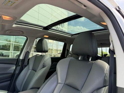 Crystal White Pearl 2023 Subaru Ascent Onyx Edition Limited 7-Passenger