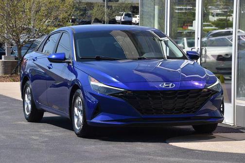 2022 Hyundai ELANTRA SE