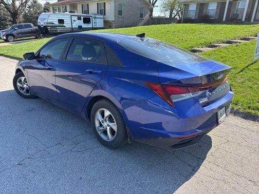 2022 Hyundai ELANTRA SE