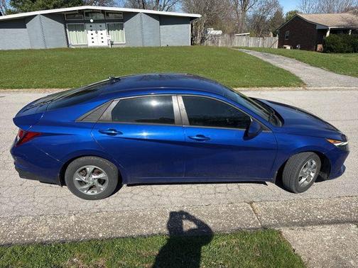 2022 Hyundai ELANTRA SE