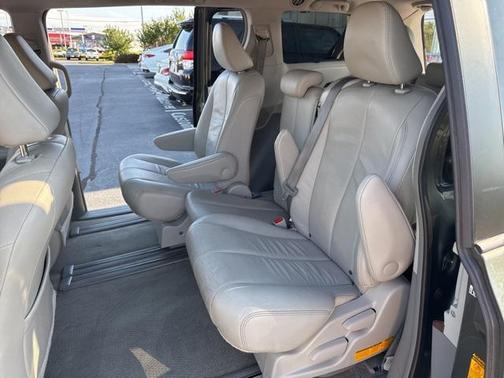 2013 Toyota Sienna XLE