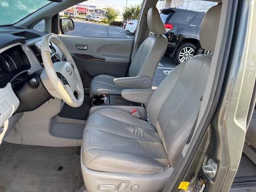 2013 Toyota Sienna XLE