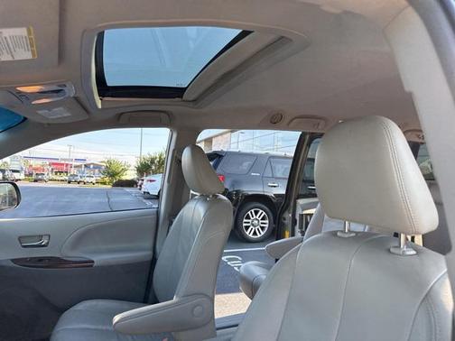 2013 Toyota Sienna XLE