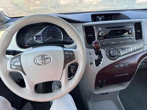 2013 Toyota Sienna XLE
