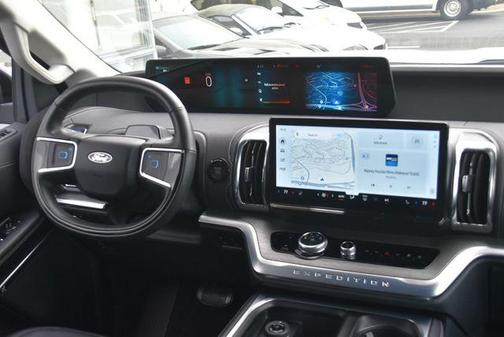 Oxford White 2025 Ford Expedition Max Platinum