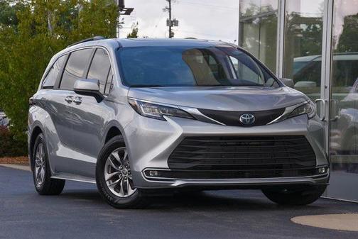 2021 Toyota Sienna XLE 8 Passenger