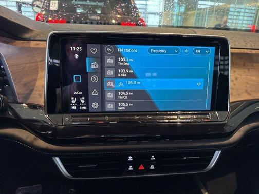 2025 Volkswagen Atlas 2.0T SE w/Technology 4MOTION