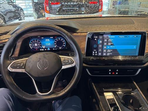 2025 Volkswagen Atlas 2.0T SE w/Technology 4MOTION