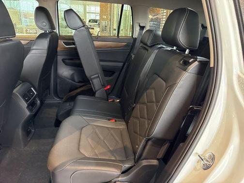 2025 Volkswagen Atlas 2.0T SE w/Technology 4MOTION