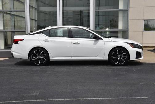 2023 Nissan Altima SR FWD