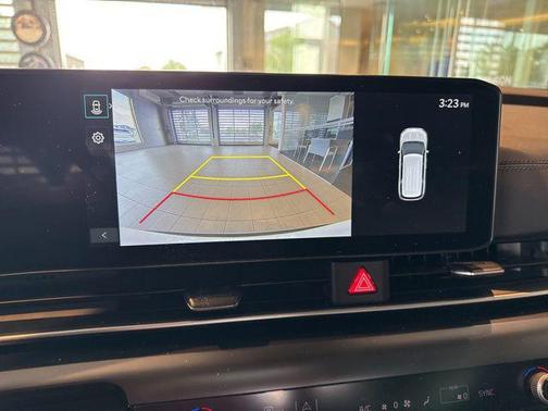 Snow White Pearl 2025 Kia Carnival LXS