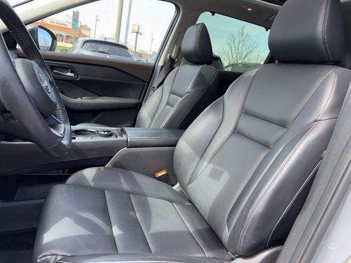 Boulder Gray Pearl/Super Black 2023 Nissan Rogue SV