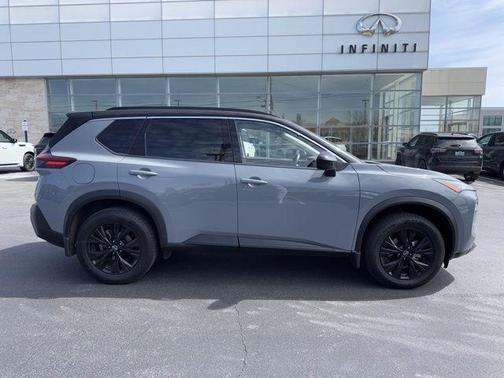 Boulder Gray Pearl/Super Black 2023 Nissan Rogue SV