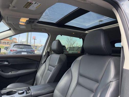 Boulder Gray Pearl/Super Black 2023 Nissan Rogue SV