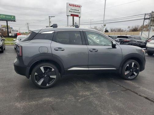 2025 Nissan Kicks SR