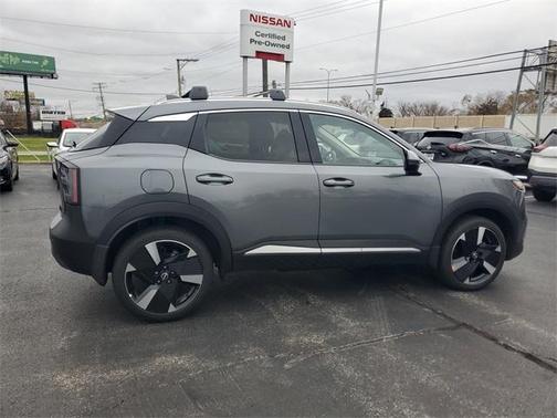 2025 Nissan Kicks SR