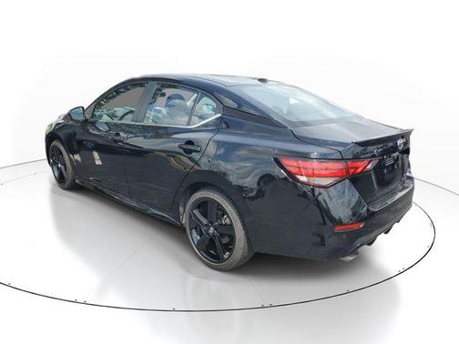 Black 2022 Nissan Sentra SR
