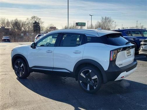 2025 Nissan Kicks SR