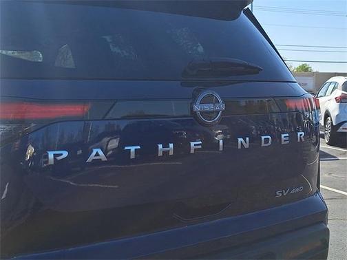 2024 Nissan Pathfinder SV