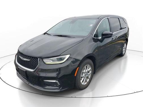 Brilliant Black Crystal Pearlcoat 2023 Chrysler Pacifica Touring-L